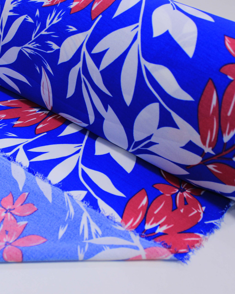 Tecido Crepe Koshibo Macro Ramos Vermelho, Branco e Azul