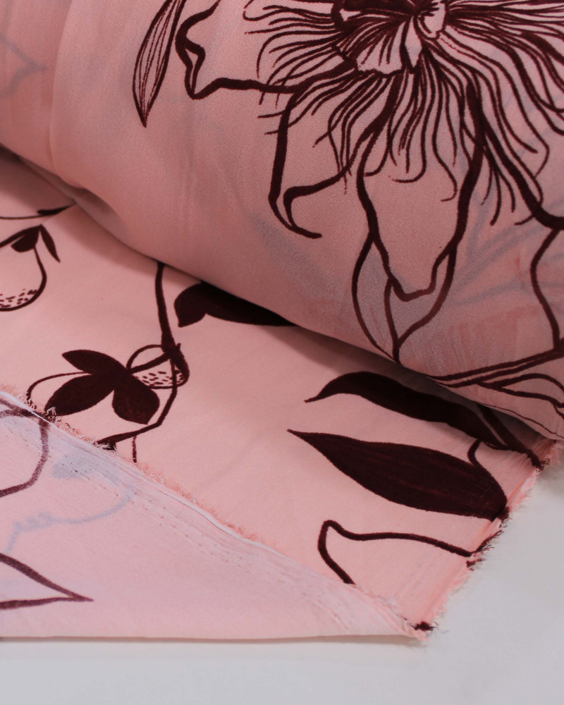 Tecido Crepe Koshibo Rascunho Floral Borgonha e Rosa Claro