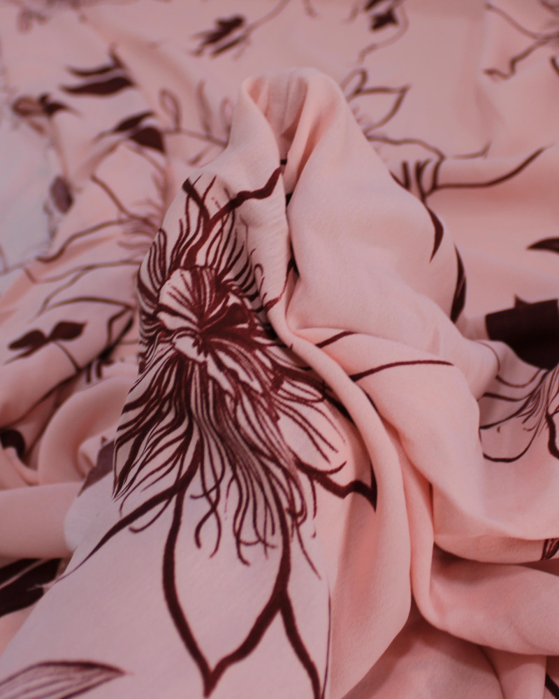 Tecido Crepe Koshibo Rascunho Floral Borgonha e Rosa Claro