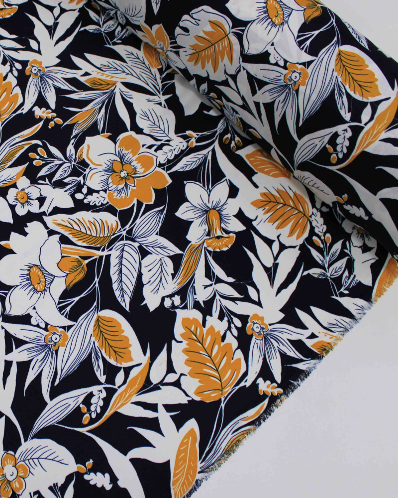 Tecido Crepe Sarjado Macro Ramos e Flores Amarelo, Branco e Azul Marinho Noite