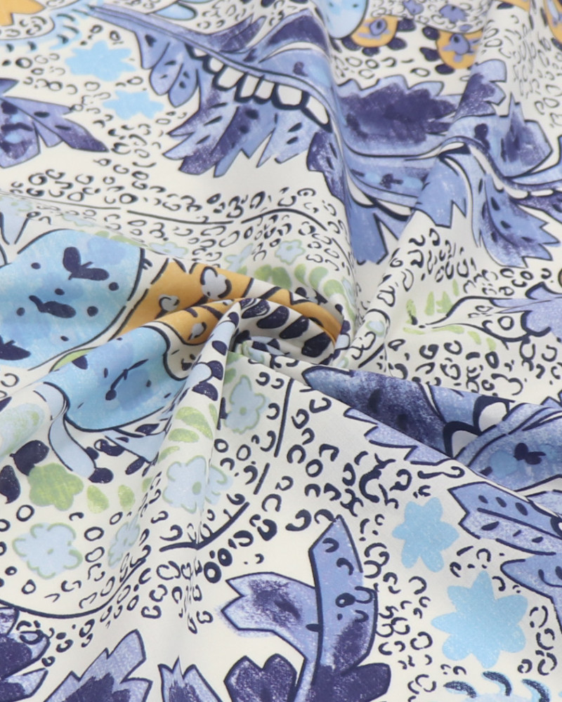 Tecido Cambraia de Algodão Macro Ramos e Arabescos Tons de Azul e Branco