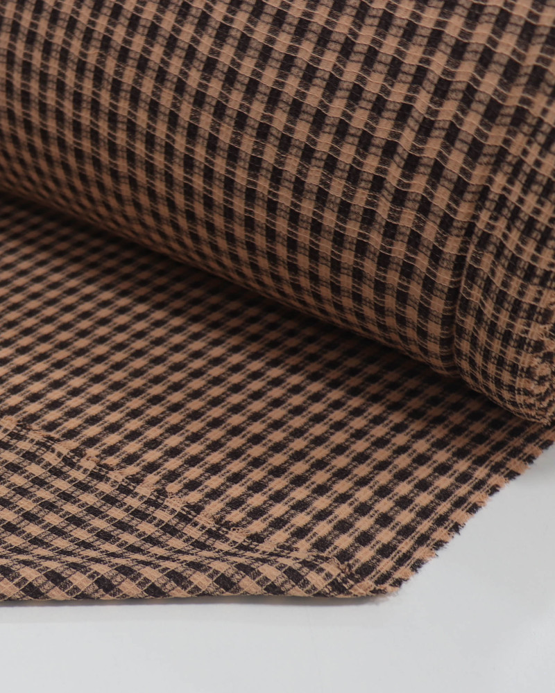 Tecido Crepe de Alfaiataria Quadriculado Salmão e Preto