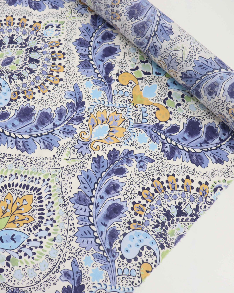 Tecido Cambraia de Algodão Macro Ramos e Arabescos Tons de Azul e Branco