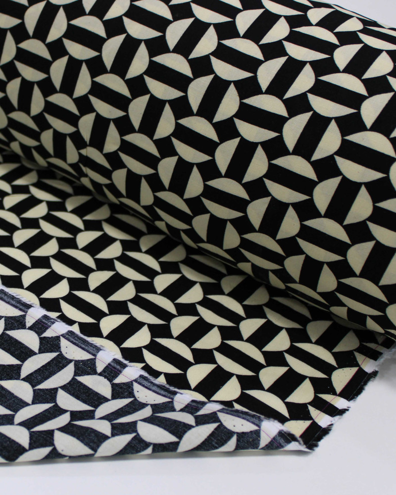 Tecido Viscose Semi Círculos Creme e Preto