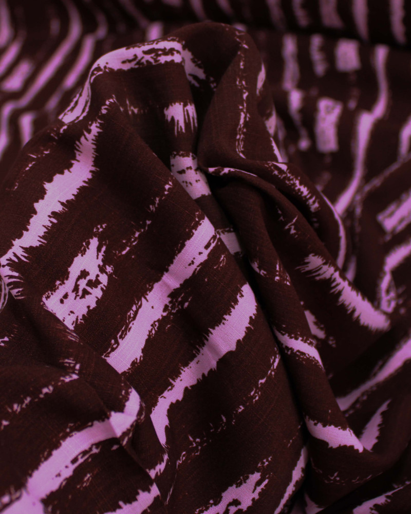 Tecido Viscose Texturizada Listras Abstratas Rosa e Borgonha
