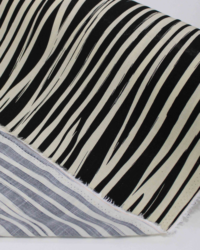 Tecido Viscose Texturizada Listras Irregulares Creme e Preto