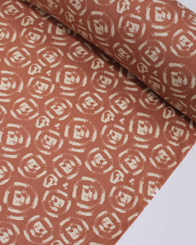 Tecido Viscose Texturizada Círculos Abstratos Offwhite e Argila