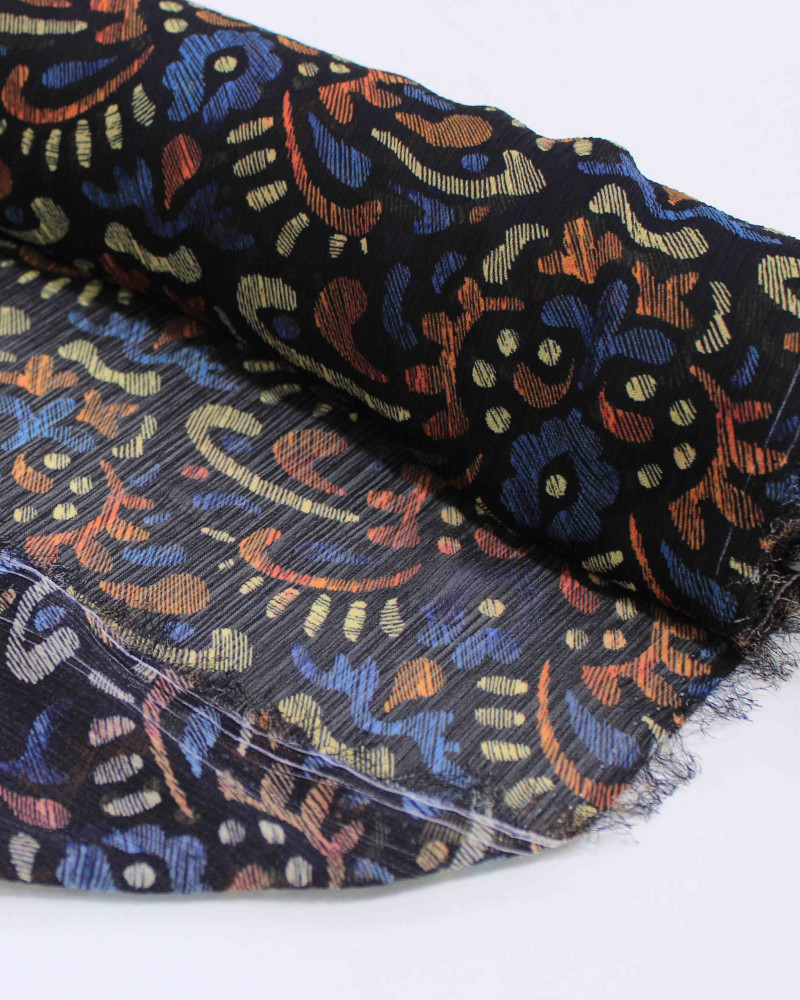 Tecido Crepe Chiffon Texturizado Italiano Estampa Absrata em Riscos Colorido e Preto