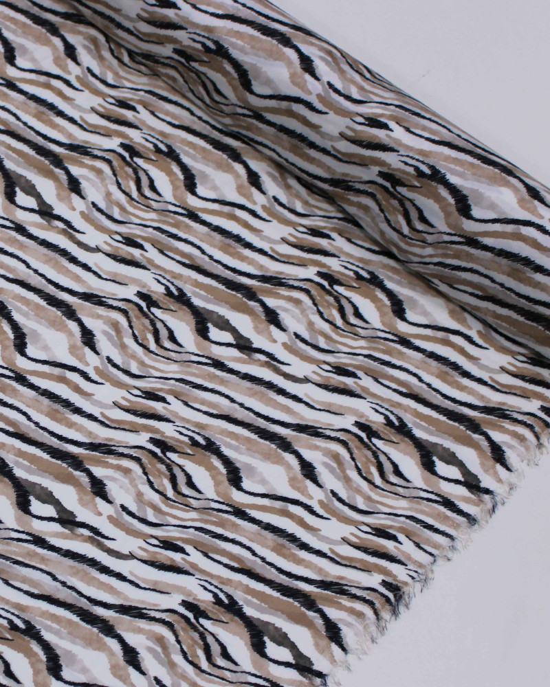 Tecido Viscose Italiana Listras Onduladas Preto, Tons de Bege e Branco