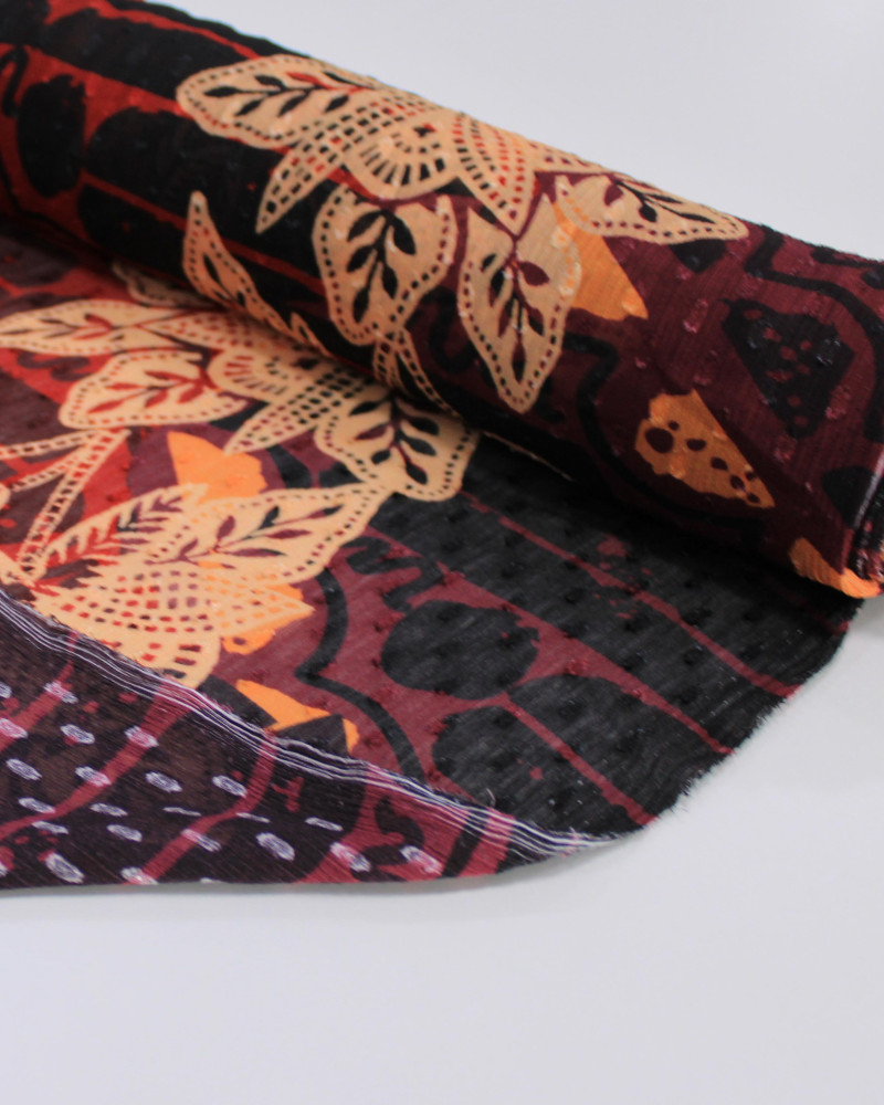 Tecido Crepe Chiffon Texturizado Italiano Brocado Listras Florais Muli Estampadas Tons de Vermelho