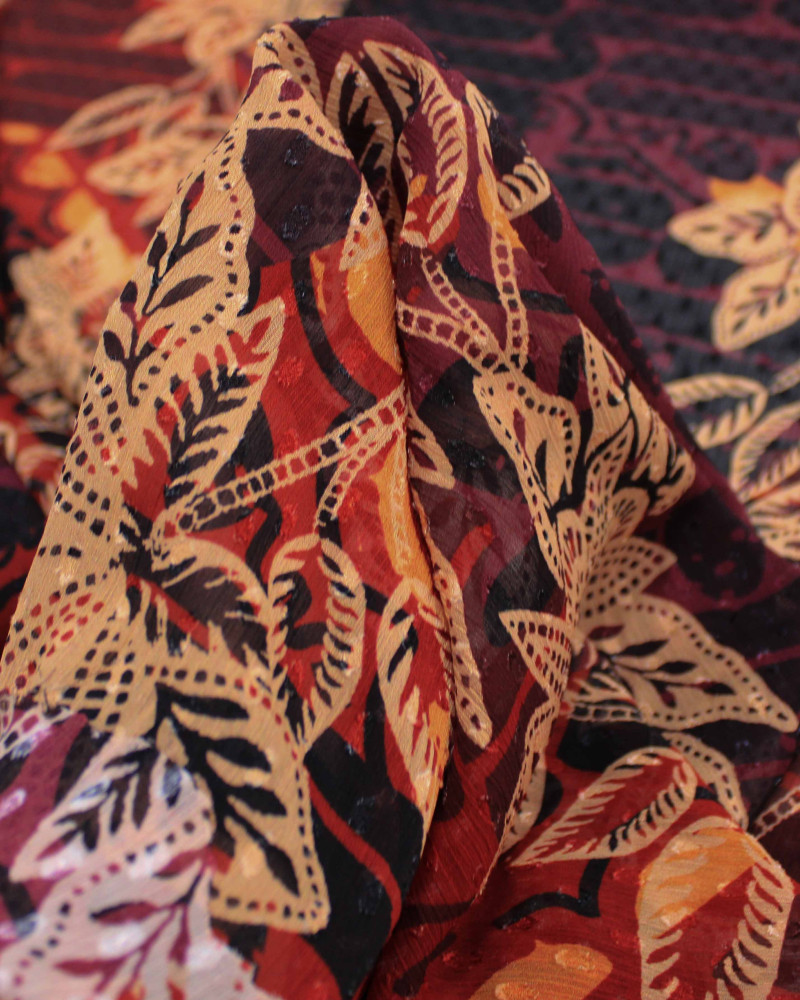Tecido Crepe Chiffon Texturizado Italiano Brocado Listras Florais Muli Estampadas Tons de Vermelho