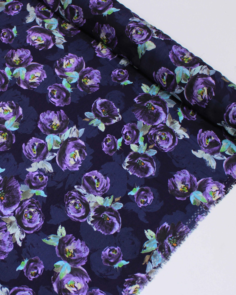 Tecido Viscose Acetinada Italiano Campo de Flores Roxo e Tons de Cinza