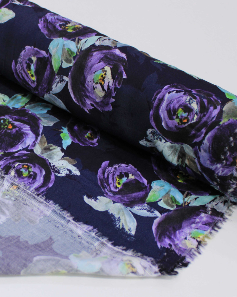 Tecido Viscose Acetinada Italiano Campo de Flores Roxo e Tons de Cinza