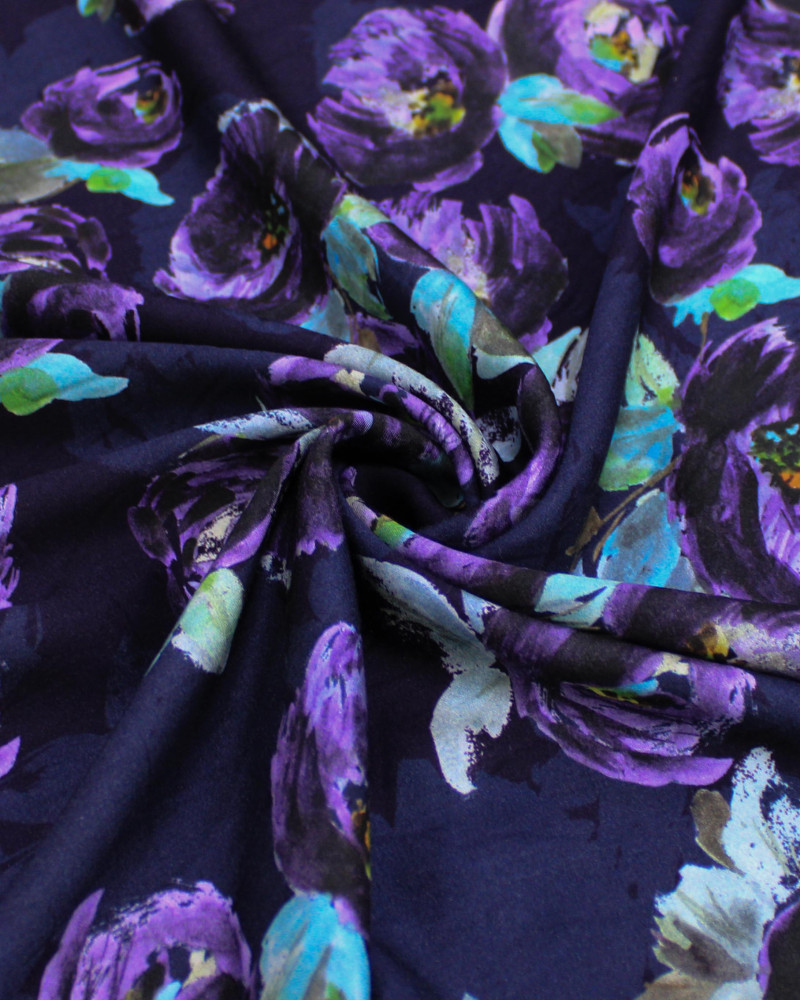 Tecido Viscose Acetinada Italiano Campo de Flores Roxo e Tons de Cinza