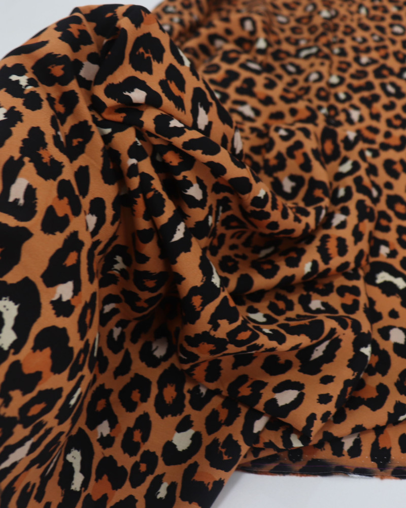 Tecido Viscose Animal Print Bege, Preto e Argila (2.2m)