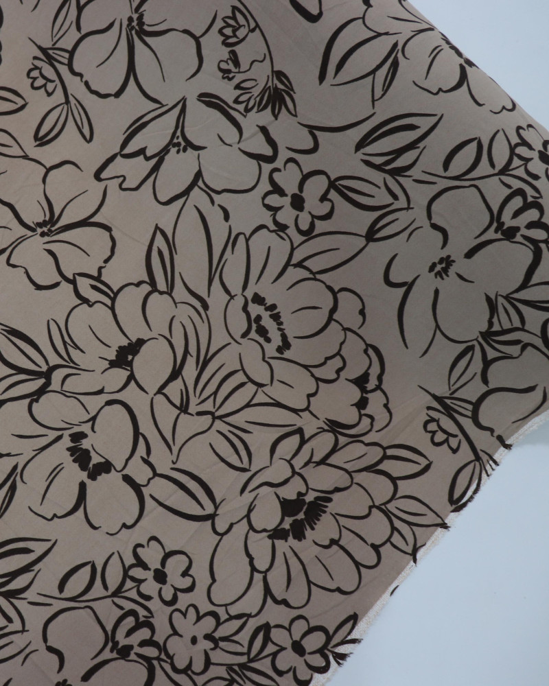 Tecido Crepe Koshibo Leve Macro Rascunho Floral Marrom e Nude