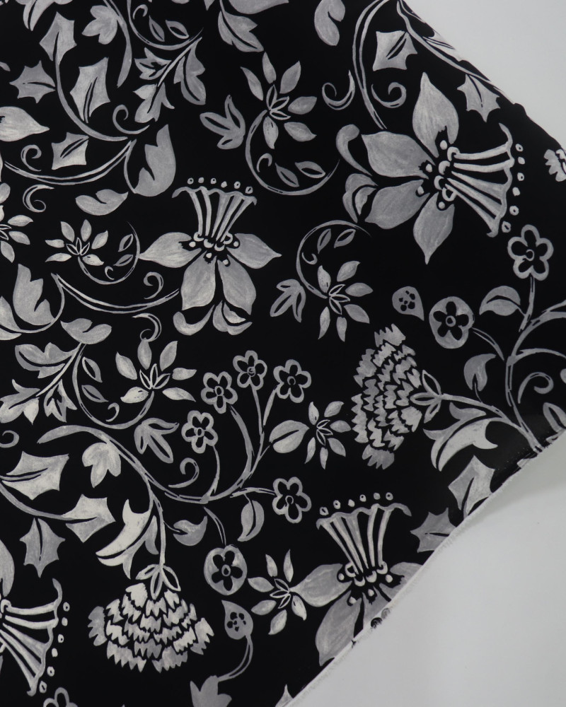 Tecido Crepe Koshibo Leve Multi Floral Offwhite, Tons de Cinza e Preto