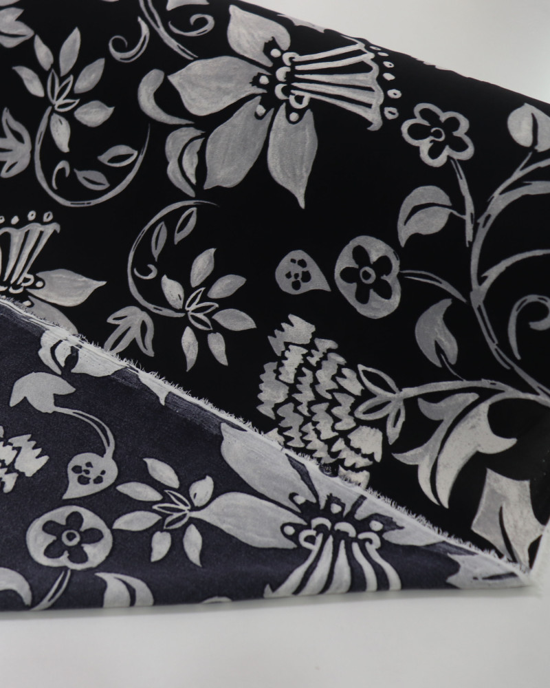 Tecido Crepe Koshibo Leve Multi Floral Offwhite, Tons de Cinza e Preto