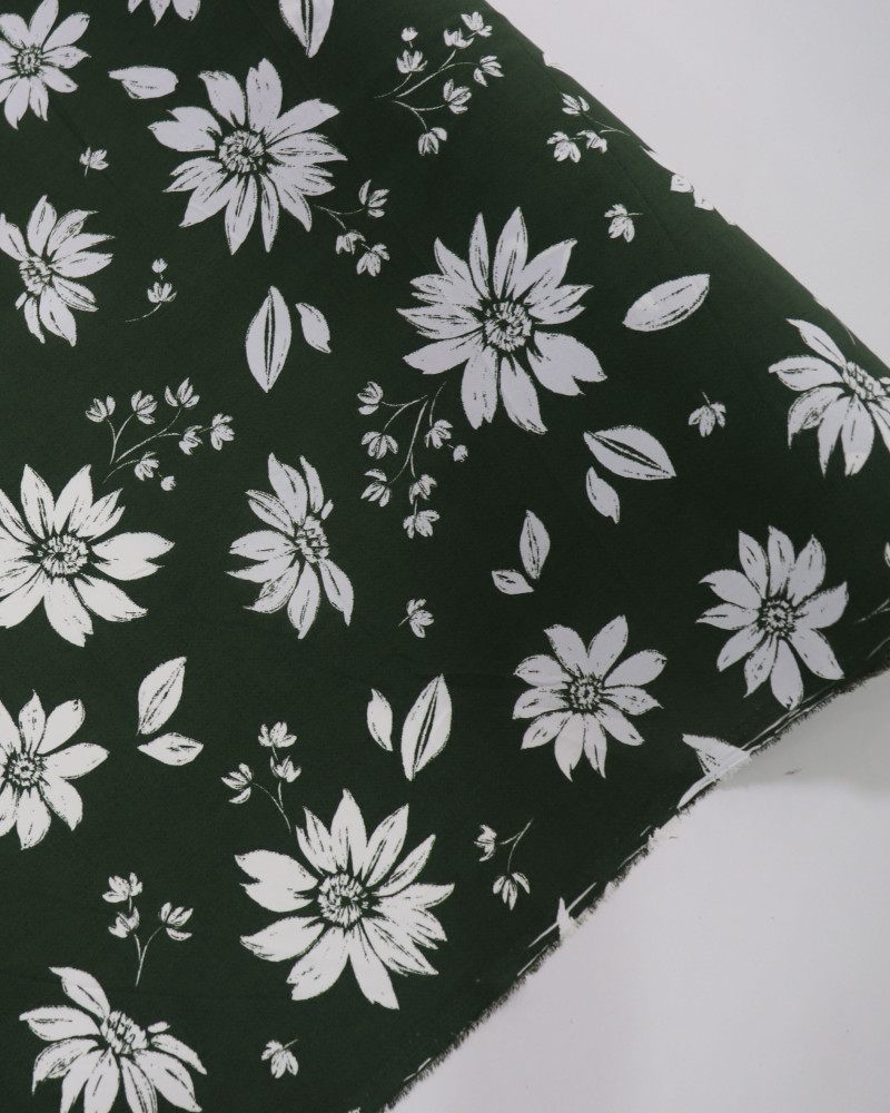 Tecido Crepe Koshibo Leve Margaridas Branco e Verde Militar
