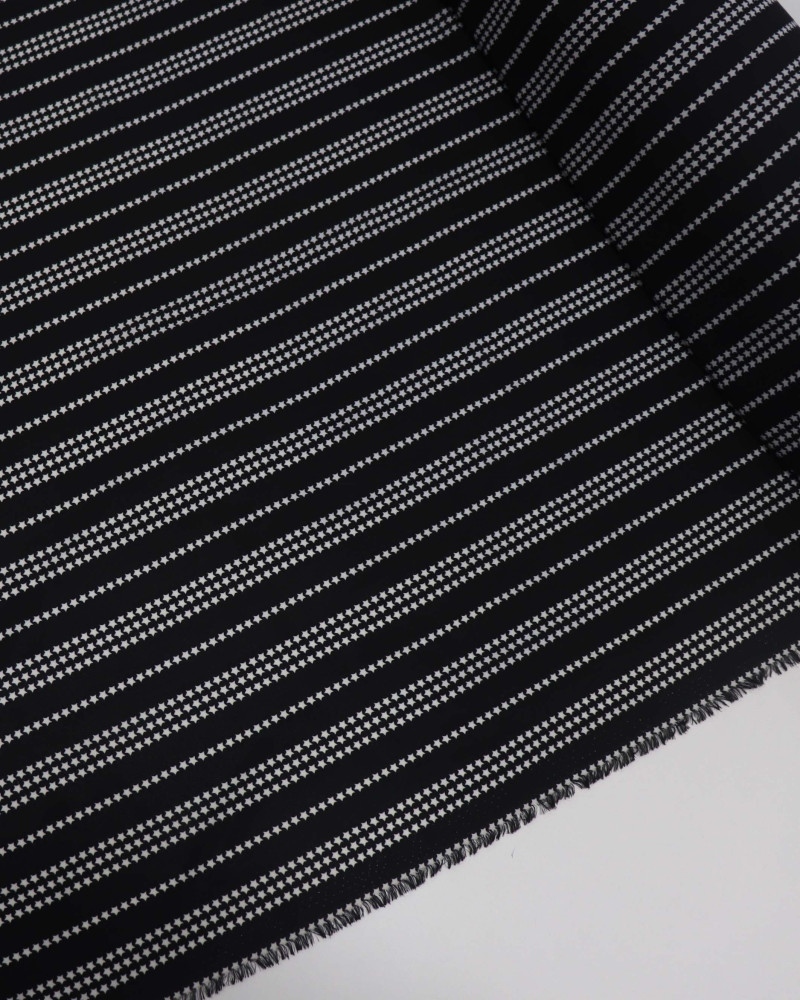 Tecido Crepe Chiffon Listrado Estelar Branco e Preto