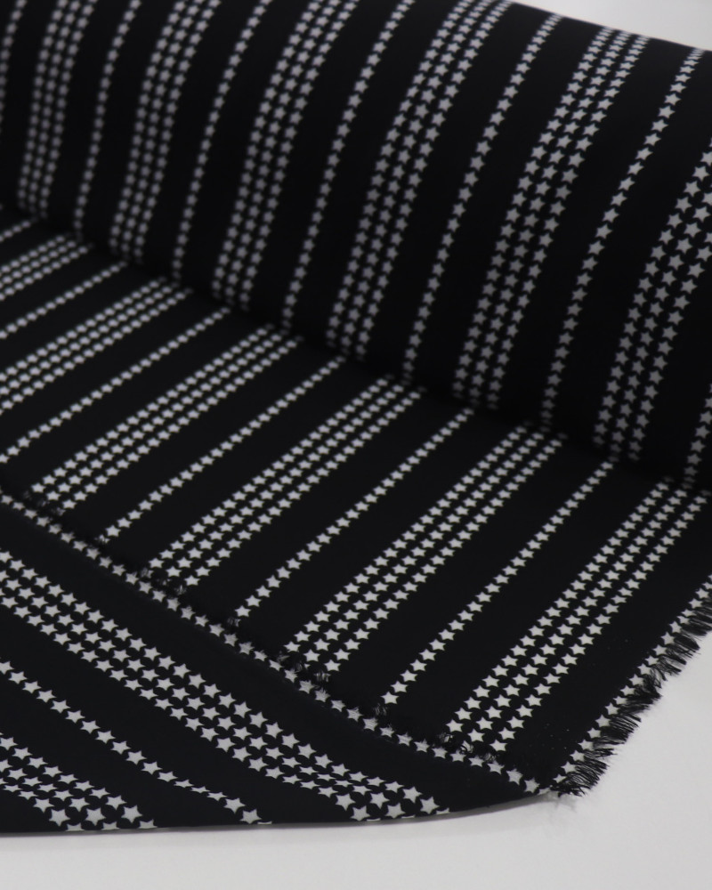Tecido Crepe Chiffon Listrado Estelar Branco e Preto