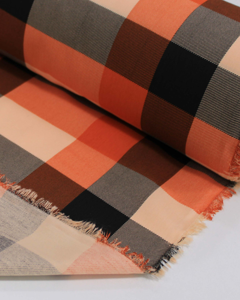 Tecido Tricoline Xadrez Irregular Pêssego, Preto e Laranja