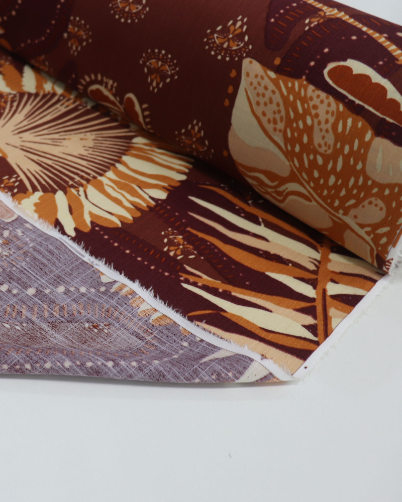 Tecido Viscose Texturizada Folhagens e Desenho Étnico Tons Terrosos