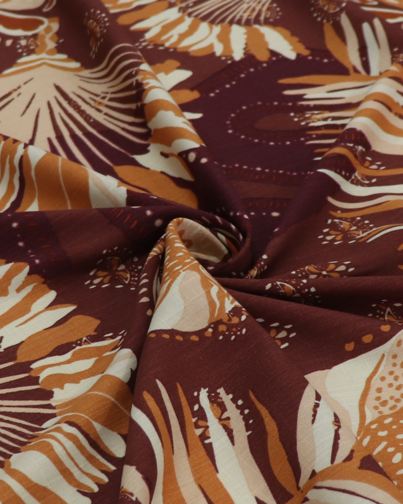 Tecido Viscose Texturizada Folhagens e Desenho Étnico Tons Terrosos