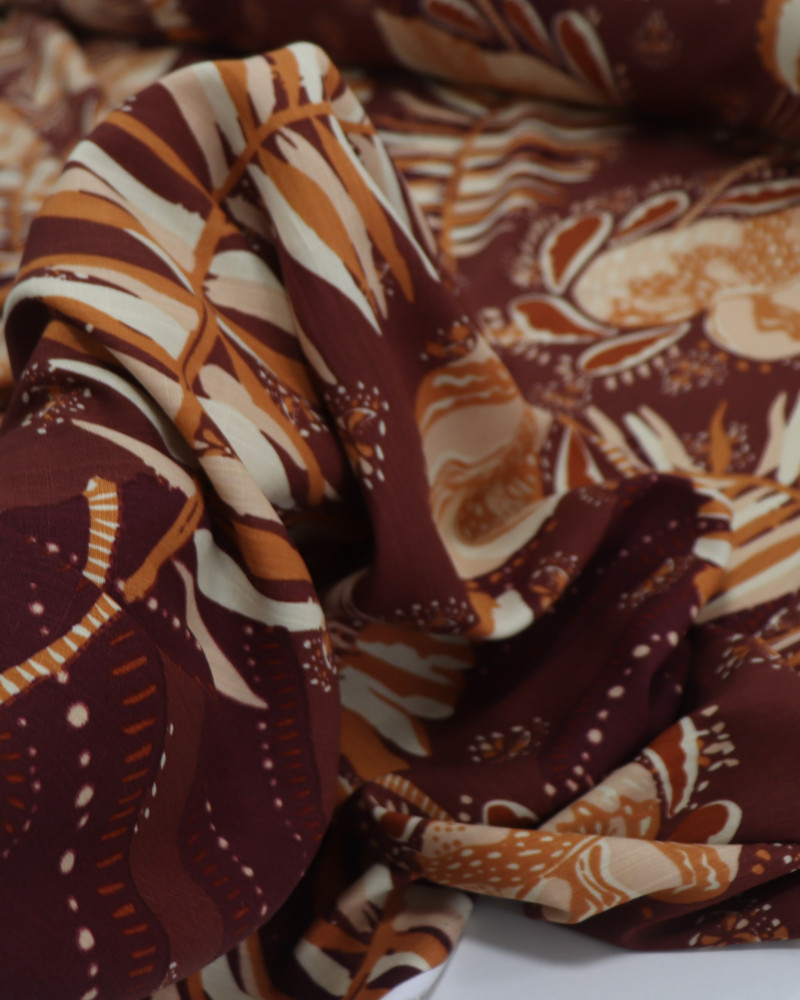Tecido Viscose Texturizada Folhagens e Desenho Étnico Tons Terrosos