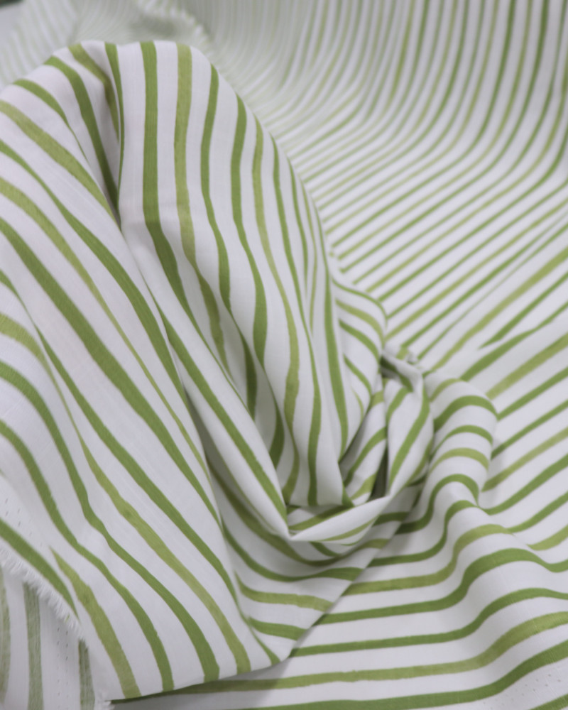 Tecido Viscose Texturizada Listrado Branco e Tons de Verde