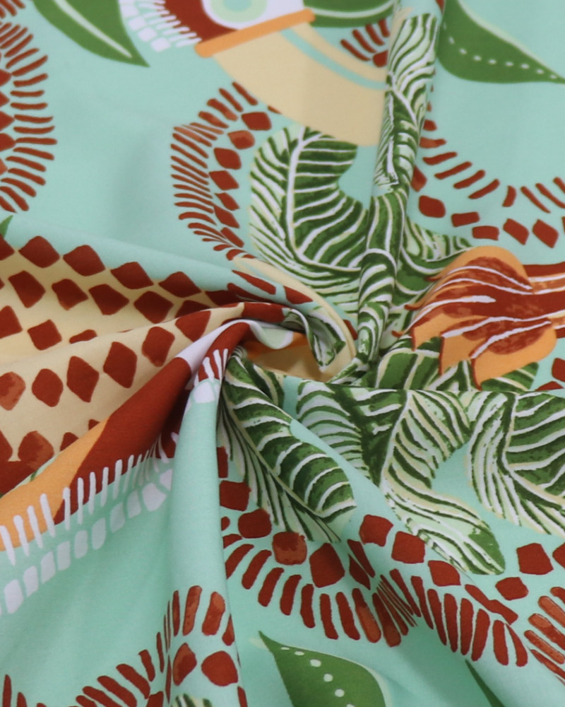Tecido Viscose Macro Tucanos e Folhagens Terracota, Verde e Sálvia (1.6m)