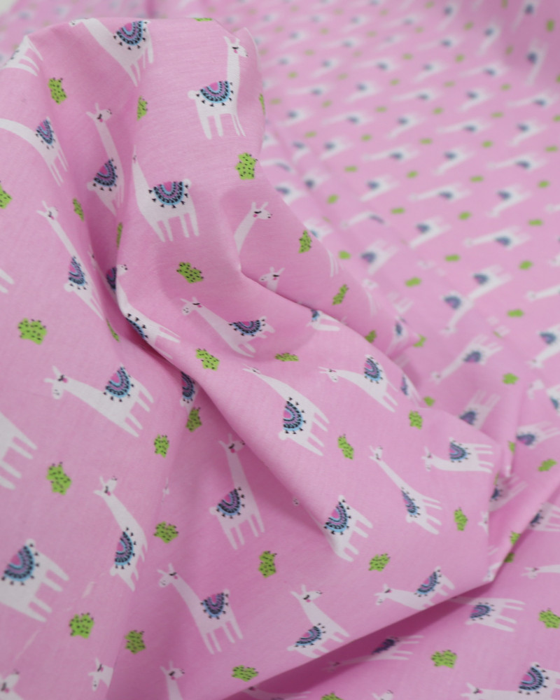 Tecido Tricoline Mista Lhamas e Cactos Branco, Verde e Rosa (1.5m)