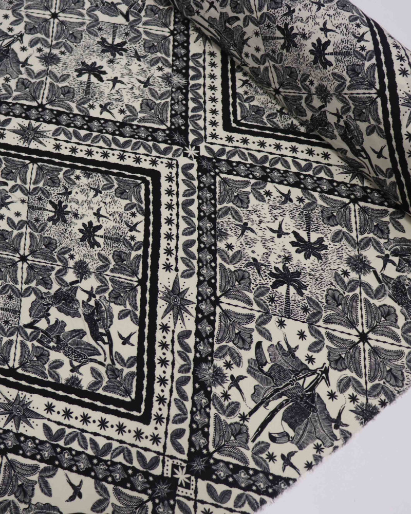 Tecido Viscose Estampa Lenço Tropical Creme e Preto