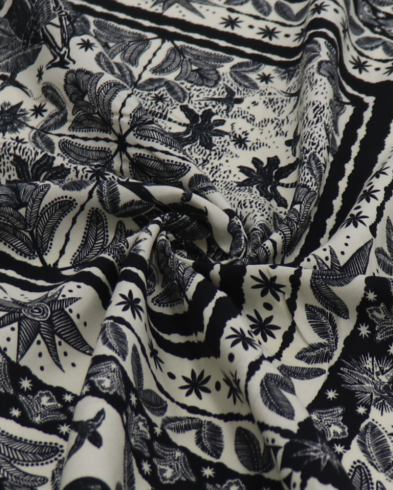 Tecido Viscose Estampa Lenço Tropical Creme e Preto