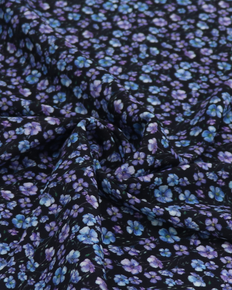 Tecido Crepe de Viscose Italiano Campo Floral Azul, Lilás e Preto