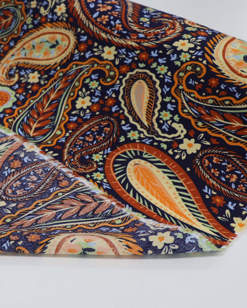 Tecido Viscose Paisley Floral Colorido e Azul Marinho Noite