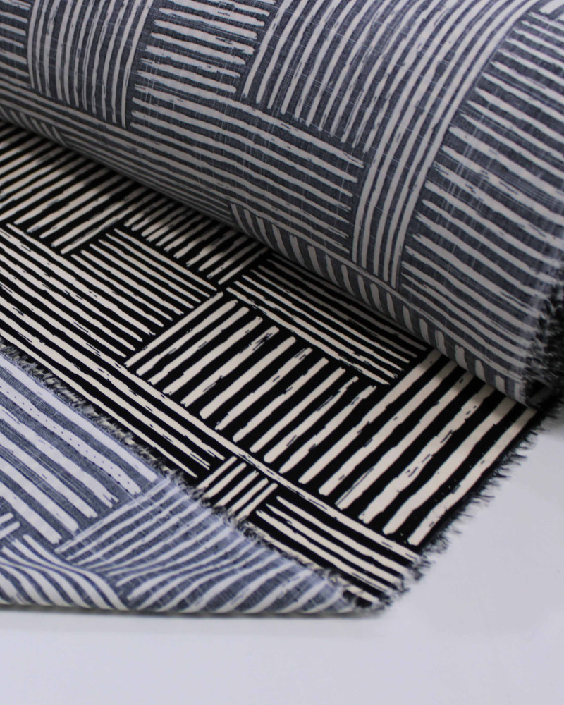Tecido Viscose Texturizada Listras Geométricas Creme e Preto