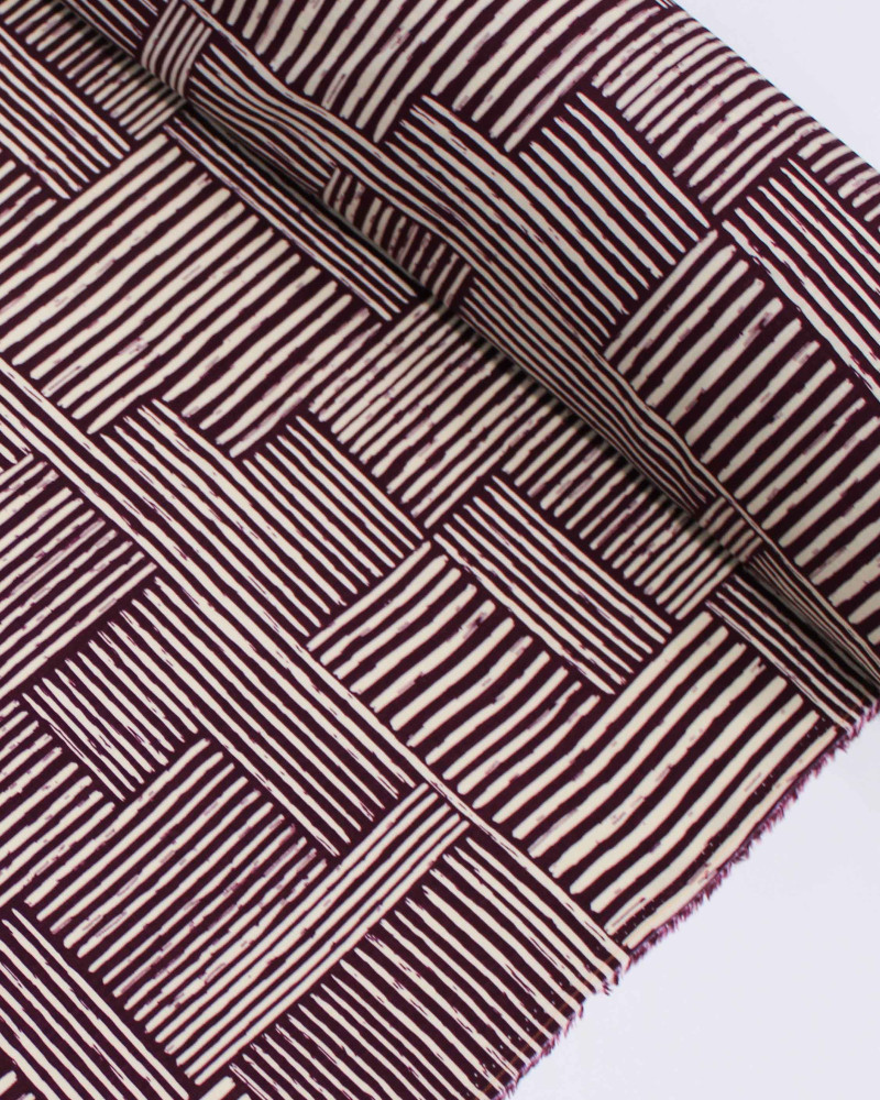 Tecido Viscose Texturizada Listras Geométricas Creme e Roxo Imperial