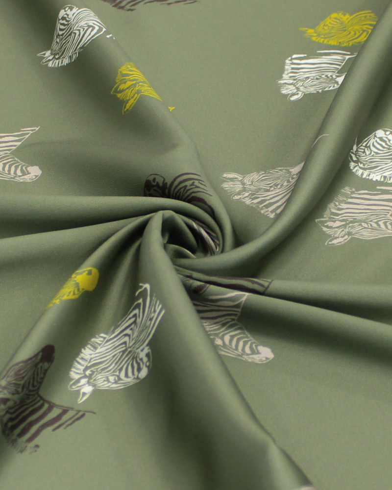 Tecido Crepe Silk Italiano Zebras Coloridas e Verde Militar