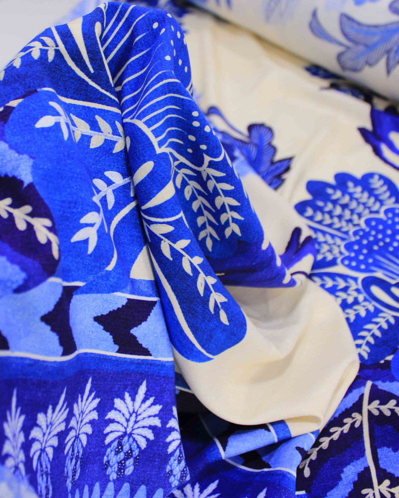 Tecido Viscose Premium Texturizado Barrado Duplo Macro Floral Azul Royal e Creme