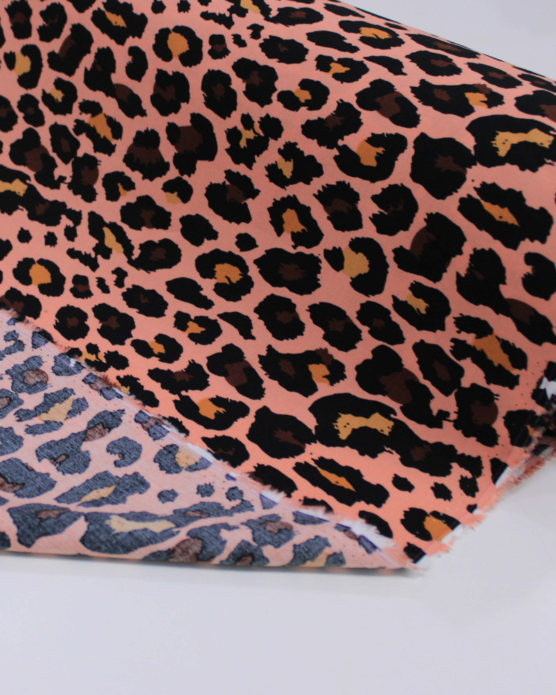 Tecido Viscose Animal Print Clássico Rosa Chá