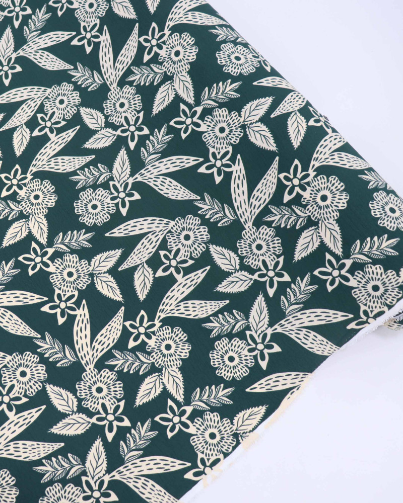 Tecido Crepe Koshibo Pintura Floral Pontilhada Creme e Verde Esmeralda