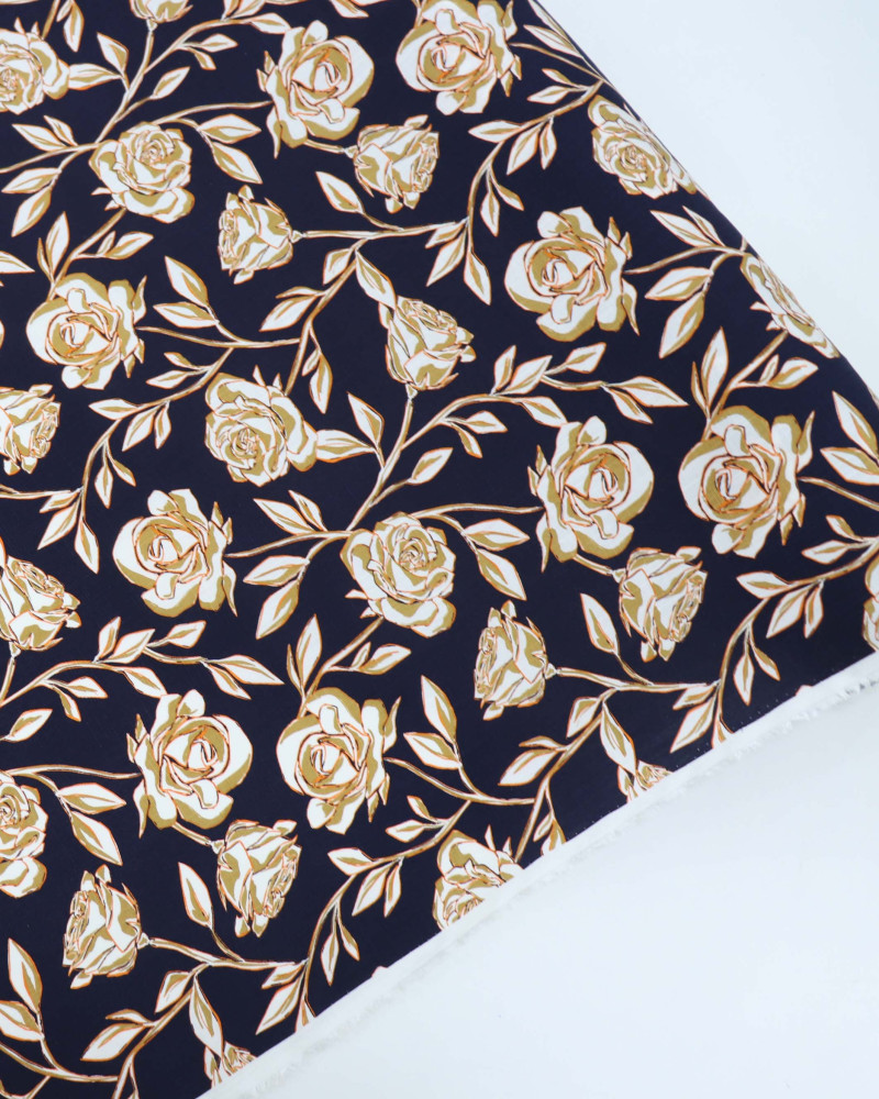 Tecido Viscose Texturizada Rosas de Outono Creme e Azul Marinho
