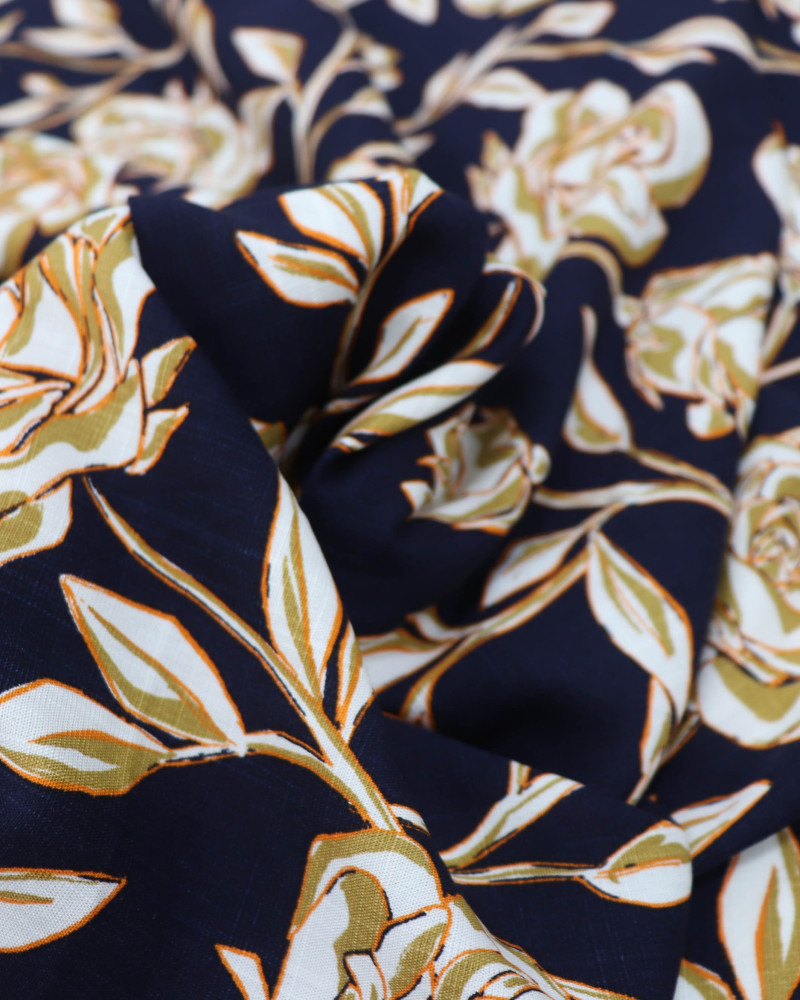 Tecido Viscose Texturizada Rosas de Outono Creme e Azul Marinho