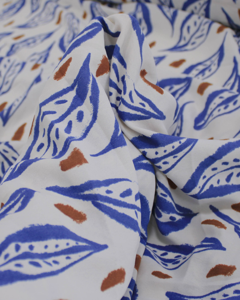 Tecido Crepe Koshibo Macro Folhas Marrom, Azul e Offwhite