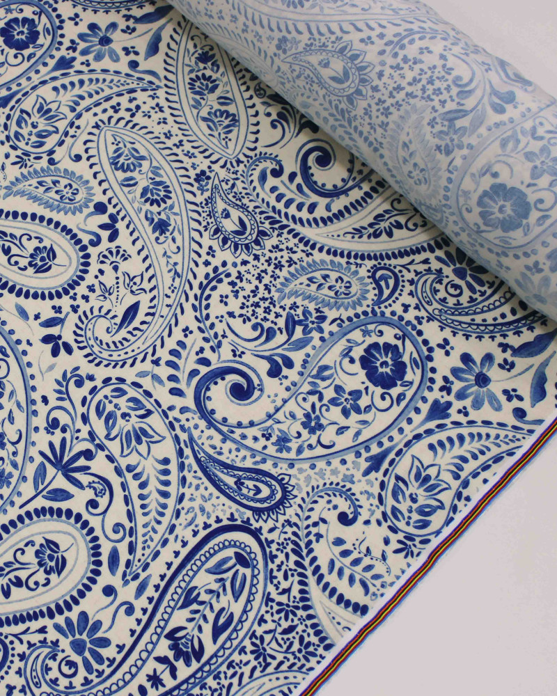 Tecido Viscose Premium Paisley Floral Azul e Offwhie