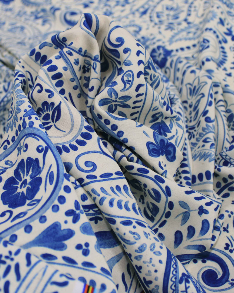 Tecido Viscose Premium Paisley Floral Azul e Offwhie