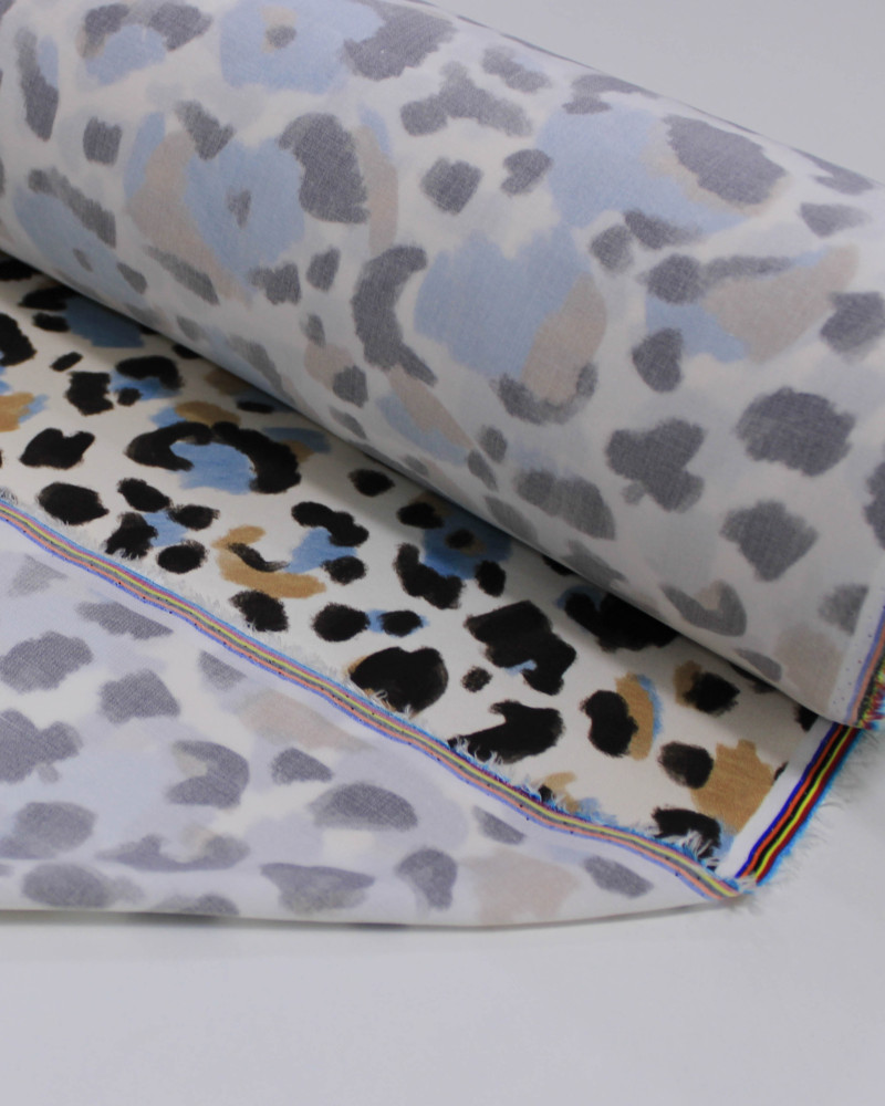 Tecido Viscose Premium Animal Print em Pinceladas Preto, Argila e Azul