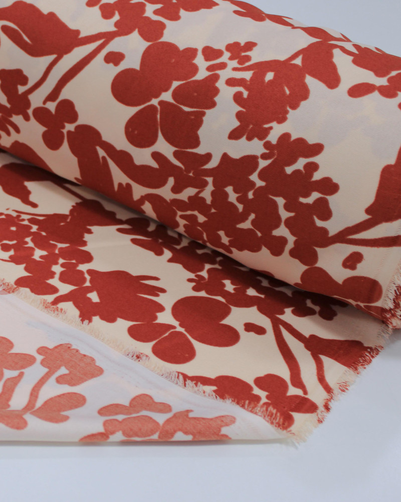 Tecido Crepe Sarjado Ramos Abstratos Vermelho e Pêssego