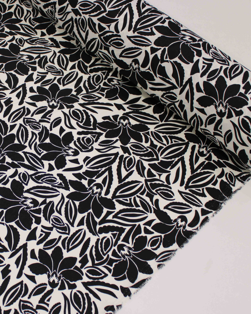 Tecido Crepe Sarjado Folhas e Flores Abstratas Preto e Offwhite